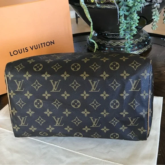 Exquisite Louis Vuitton Speedy 30 - Picture 5 of 17